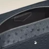 Bolso de mano para artículos de aseo en piel con relieve de avestruz Bolso de mano para artículos de aseo en piel con relieve de avestruz
