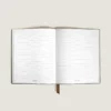 Cuaderno grande en piel con relieve de avestruz, páginas rayadas Cuaderno grande en piel con relieve de avestruz, páginas rayadas