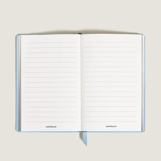 Cuaderno grande, piel Saffiano, azul pálido – Páginas rayadas Cuaderno grande, piel Saffiano, azul pálido – Páginas rayadas