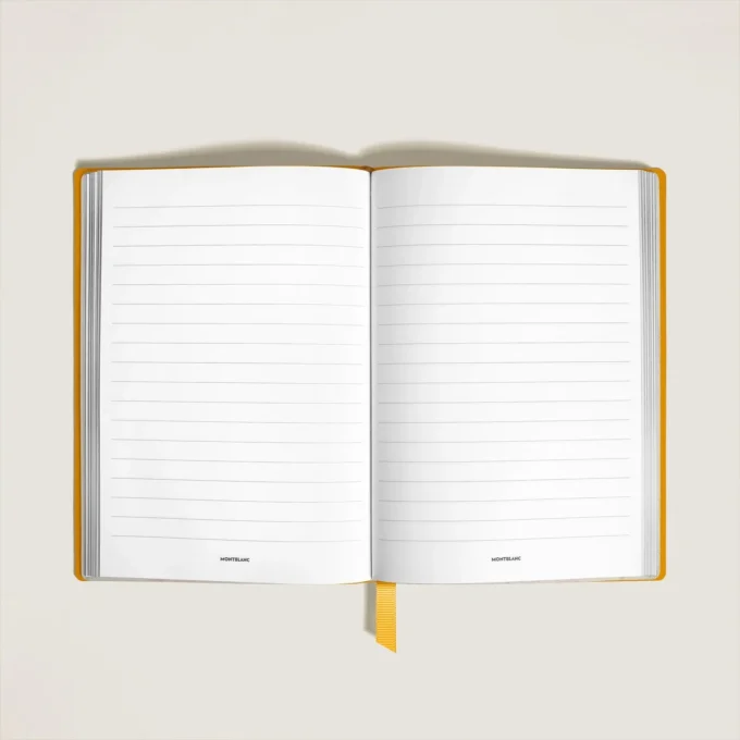 Cuaderno mediano, piel Saffiano, amarillo Modena – Páginas rayadas Cuaderno mediano, piel Saffiano, amarillo Modena – Páginas rayadas