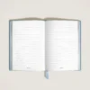 Cuaderno mediano, piel Saffiano, azul pálido – Páginas rayadas Cuaderno mediano, piel Saffiano, azul pálido – Páginas rayadas