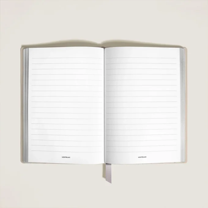 Cuaderno mediano, piel Saffiano, beige nublado – Páginas rayadas Cuaderno mediano, piel Saffiano, beige nublado – Páginas rayadas