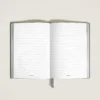 Cuaderno mediano, piel Saffiano, gris medio – Páginas rayadas Cuaderno mediano, piel Saffiano, gris medio – Páginas rayadas