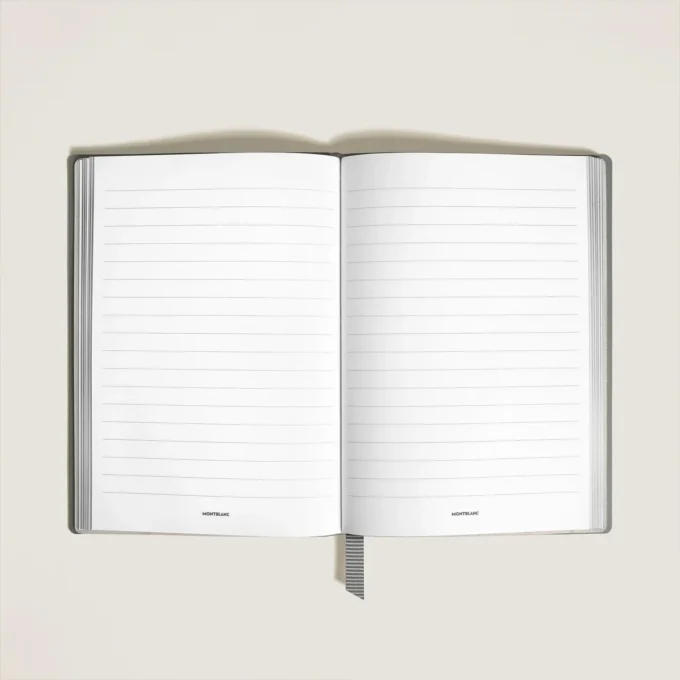 Cuaderno mediano, piel Saffiano, gris medio – Páginas rayadas Cuaderno mediano, piel Saffiano, gris medio – Páginas rayadas