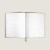 Cuaderno pequeño, piel Saffiano, beige nublado – Páginas rayadas Cuaderno pequeño, piel Saffiano, beige nublado – Páginas rayadas
