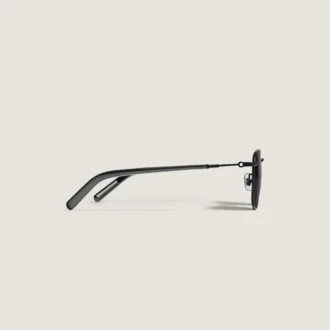 Gafas de sol cuadradas con montura metálica de color negro