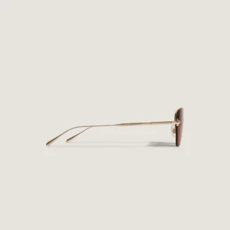 Gafas de sol ovaladas con montura metálica dorada