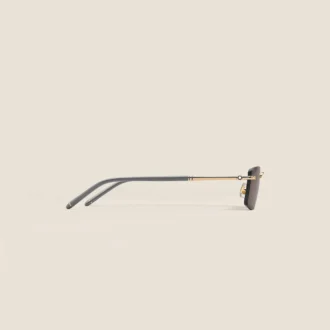 Gafas de sol rectangulares con montura metálica dorada