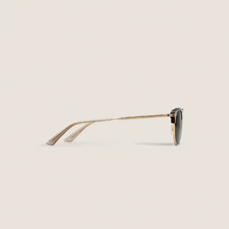 Gafas de sol rectangulares con montura metálica dorada